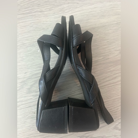 Eileen Fisher Strappy Low Heel Sandals Size 6 - Picture 3 of 4